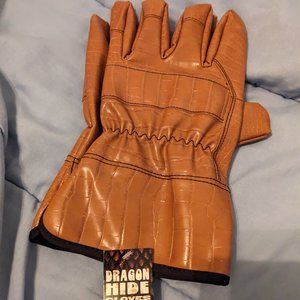 Wizarding trunk dragonhide gloves
